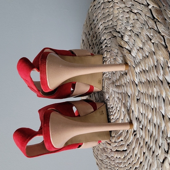 Tan and red platforms - Picture 5 of 5